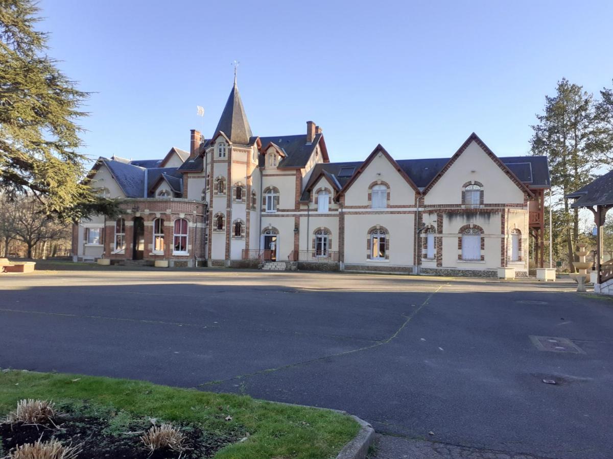 Hotel-Restaurant Domaine De La Grande Garenne Neuvy-sur-Barangeon Exterior photo