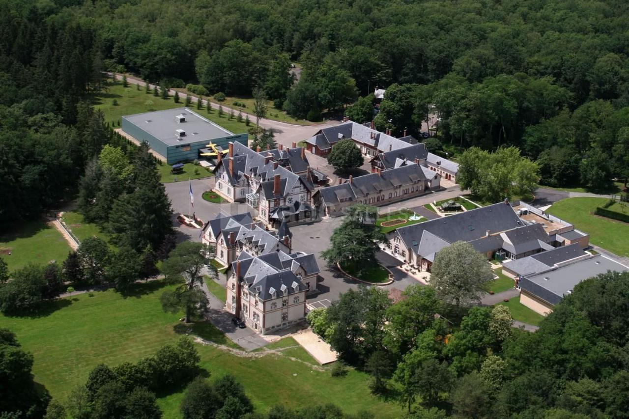 Hotel-Restaurant Domaine De La Grande Garenne Neuvy-sur-Barangeon Exterior photo