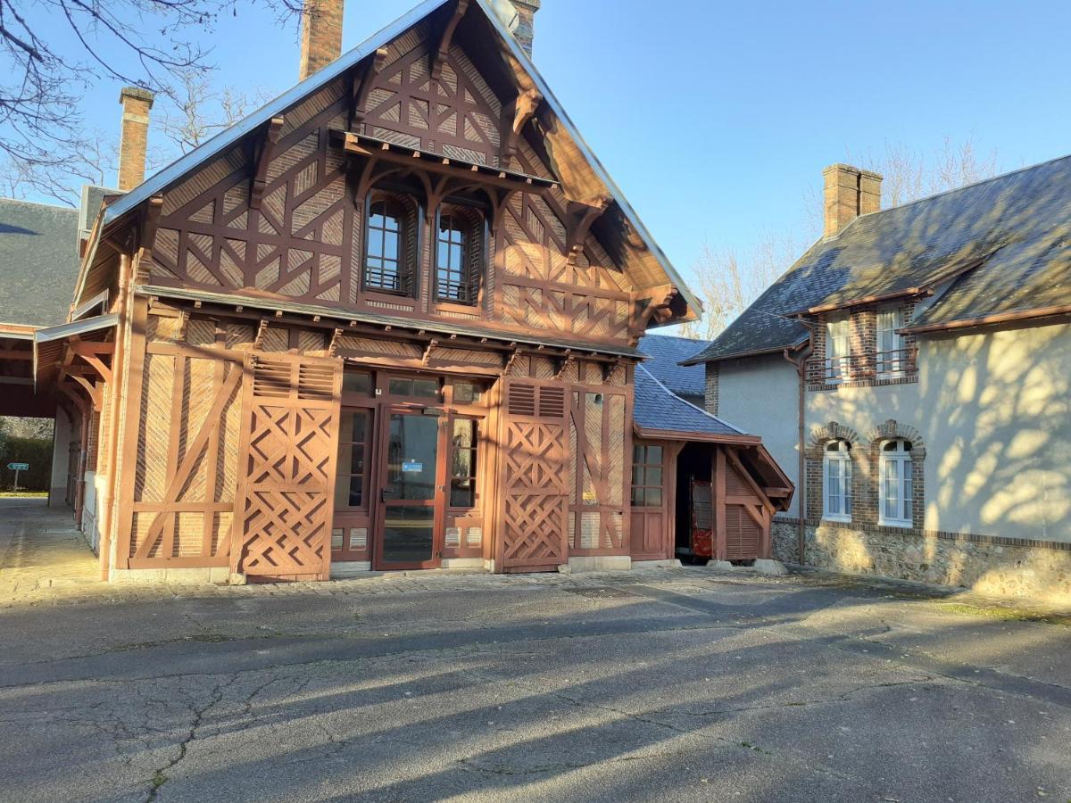 Hotel-Restaurant Domaine De La Grande Garenne Neuvy-sur-Barangeon Exterior photo